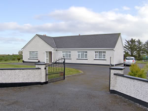 Self catering breaks at Dromore West Cottage in Dromore West, County Sligo