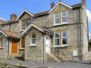 Self catering breaks at Wayside Cottage in Wrelton, North Yorkshire