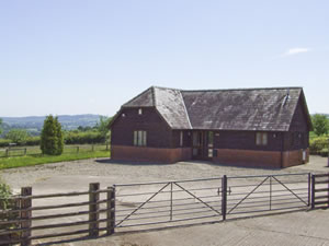 Self catering breaks at Hill Farm Cottage in Abbey Dore, Herefordshire