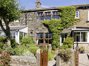 Self catering breaks at Number 2 Pickles Hill Cottage in Oldfield, West Yorkshire