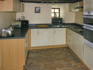 Self catering breaks at Hen Argoed Cottage in Llanfair, Gwynedd