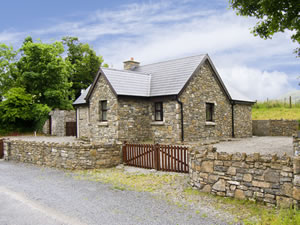 Self catering breaks at Mollies Cottage in Manorhamilton, County Leitrim