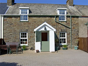 Self catering breaks at 2 Beag Cottages in Llandissilio, Pembrokeshire