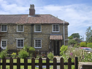 Self catering breaks at Ramblers Cottage in Walesby, Lincolnshire