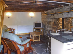 Self catering breaks at Cwm Yr Afon Cottage in Llanbedr, Gwynedd