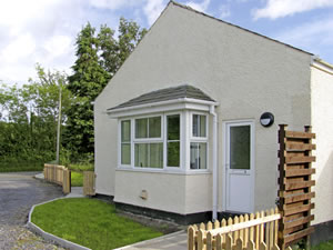 Self catering breaks at Ty Mawr- 1 Tal Poncau in Dwyran, Gwynedd