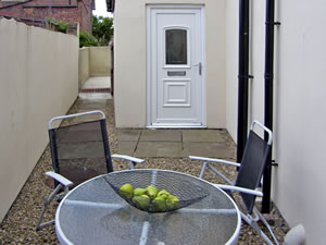 Self catering breaks at Driftwood Apartment in Amble-by-the-Sea, Northumberland