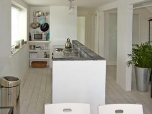 Self catering breaks at Driftwood in Rhosneigr, Isle of Anglesey
