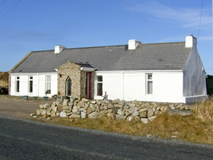 Self catering breaks at Crannog Cottage in Gortahork, County Donegal