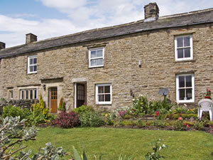 Self catering breaks at Margarets Cottage in Low Row, North Yorkshire