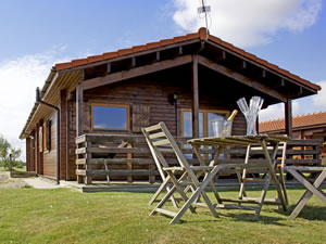 Self catering breaks at No 26 Tattershall Country Park in Tatham, Lincolnshire