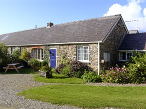 Self catering breaks at Eynons Cottage in Roch, Pembrokeshire