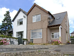 Self catering breaks at Fairway- Deganwy Cottage in Degwany, Conwy