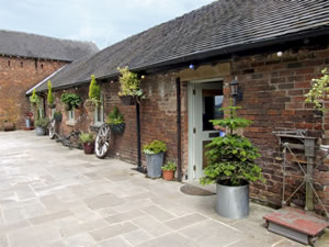 Self catering breaks at Tulip Tree Cottage in Turnditch, Derbyshire