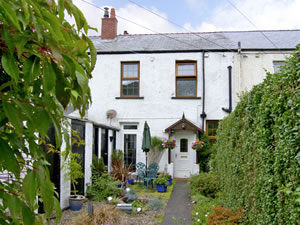 Self catering breaks at Railway Cottage in Fairbourne, Gwynedd