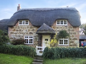 Self catering breaks at Little Thatch in Shorwell, Isle of Wight