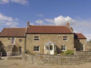 Self catering breaks at Todd Fall Farmhouse in Heighington , County Durham