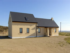 Self catering breaks at Gweedore Cottage in Gweedore, County Donegal