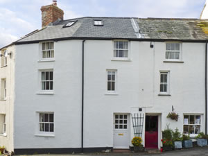 Self catering breaks at Corner Cottage in Stratton, Cornwall