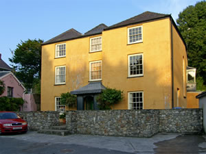Self catering breaks at Bell Tree House in Tenby, Pembrokeshire