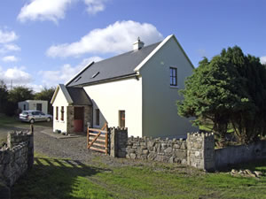 Self catering breaks at Johnnies Cottage in Scarriff, County Clare