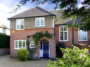 Self catering breaks at Woodland Cottage in Walkford, Dorset