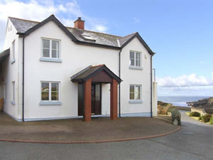 Self catering breaks at Seascape in Trearddur Bay, Gwynedd