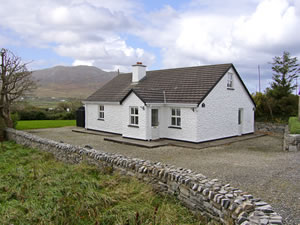 Self catering breaks at Stoney Cottage in Tully, County Galway