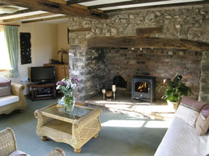 Self catering breaks at View Point Cottage in Pedairffordd, Gwynedd