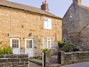 Self catering breaks at Ferndene Cottage in Scotton, North Yorkshire