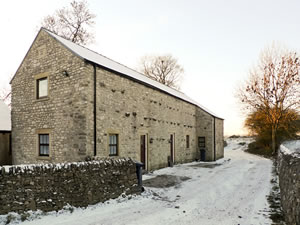 Self catering breaks at 2 Primitive Mews in Chelmorton, Derbyshire