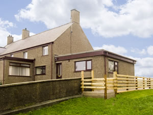 Self catering breaks at Ffordd Deg Ddu in Beaumaris, Isle of Anglesey