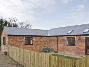 Self catering breaks at 1 Pines Farm Cottages in Tadcaster, North Yorkshire