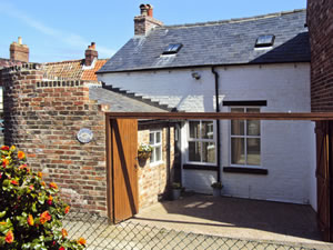 Self catering breaks at Sandpiper Cottage in Whitby, North Yorkshire