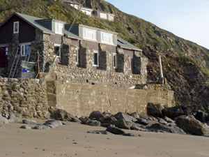 Self catering breaks at Beachcombers Cottage in Millbrook, Cornwall