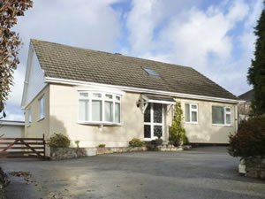 Self catering breaks at Freshfields Apartment in Sticker, Cornwall
