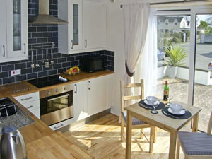 Self catering breaks at Corvette in Trearddur Bay, Gwynedd