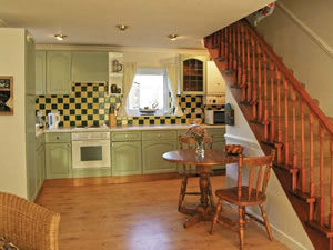 Self catering breaks at Sunset Cottage in Beadnell, Northumberland