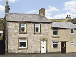 Self catering breaks at Queens Cottage in Tideswell, Derbyshire