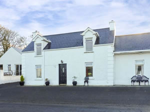 Self catering breaks at No 1 Carrick Cottages in Donegal Town, County Donegal