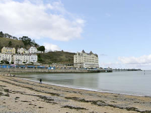 Self catering breaks at Jubilee Cottage in Llandudno, Conwy