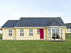 Self catering breaks at No 5 Ring of Kerry Cottage in Killorglin, County Kerry