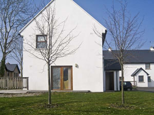 Self catering breaks at 12 Mountshannon Cottages in Mountshannon, County Clare