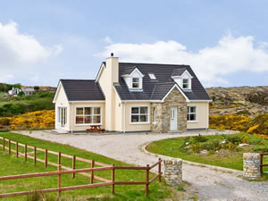 Self catering breaks at Davidson Cottage in Burtonport, County Donegal