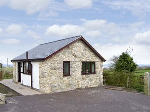 Self catering breaks at Dolphin Bach in Mold, Flintshire