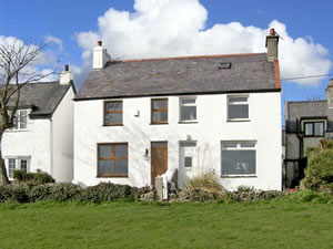 Self catering breaks at Keepers Cottage in Moelfre, Isle of Anglesey