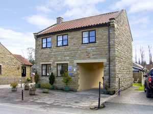Self catering breaks at Brookwood Cottage in Thornton-Le-Moor, North Yorkshire
