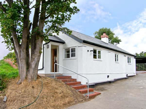 Self catering breaks at Pen Y Bryn Cottage in Bodfari, Denbighshire