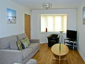 Self catering breaks at Coast View Cottage in Beadnell, Northumberland