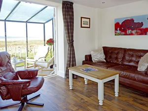 Self catering breaks at Lavender Cottage in Neston, Cheshire